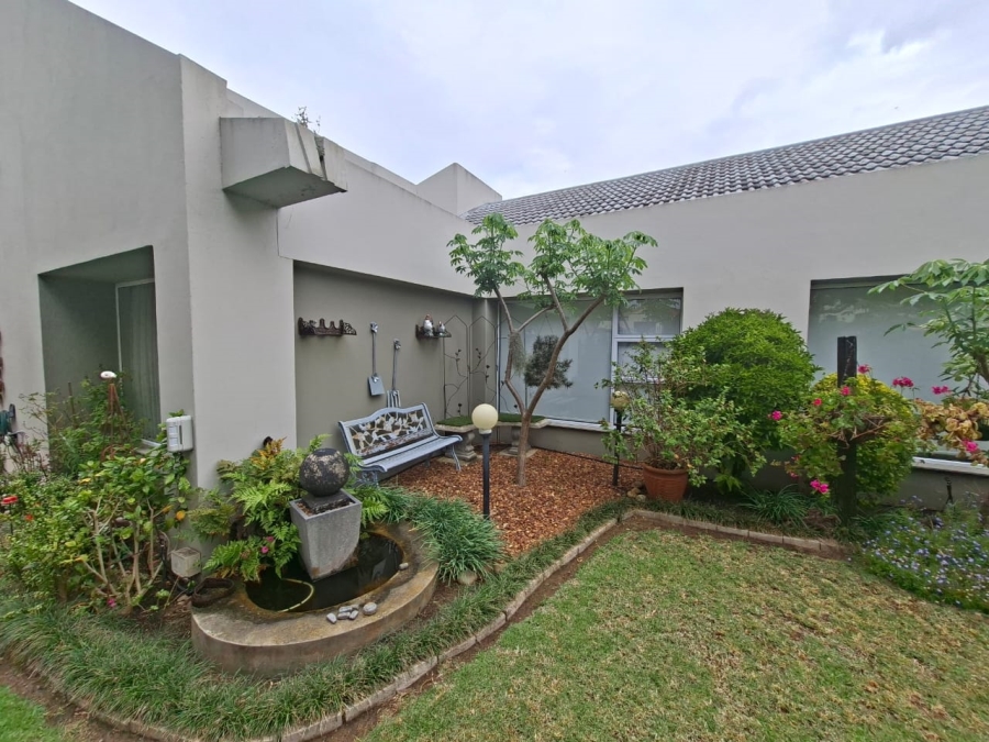 4 Bedroom Property for Sale in Hartenbos Central Western Cape